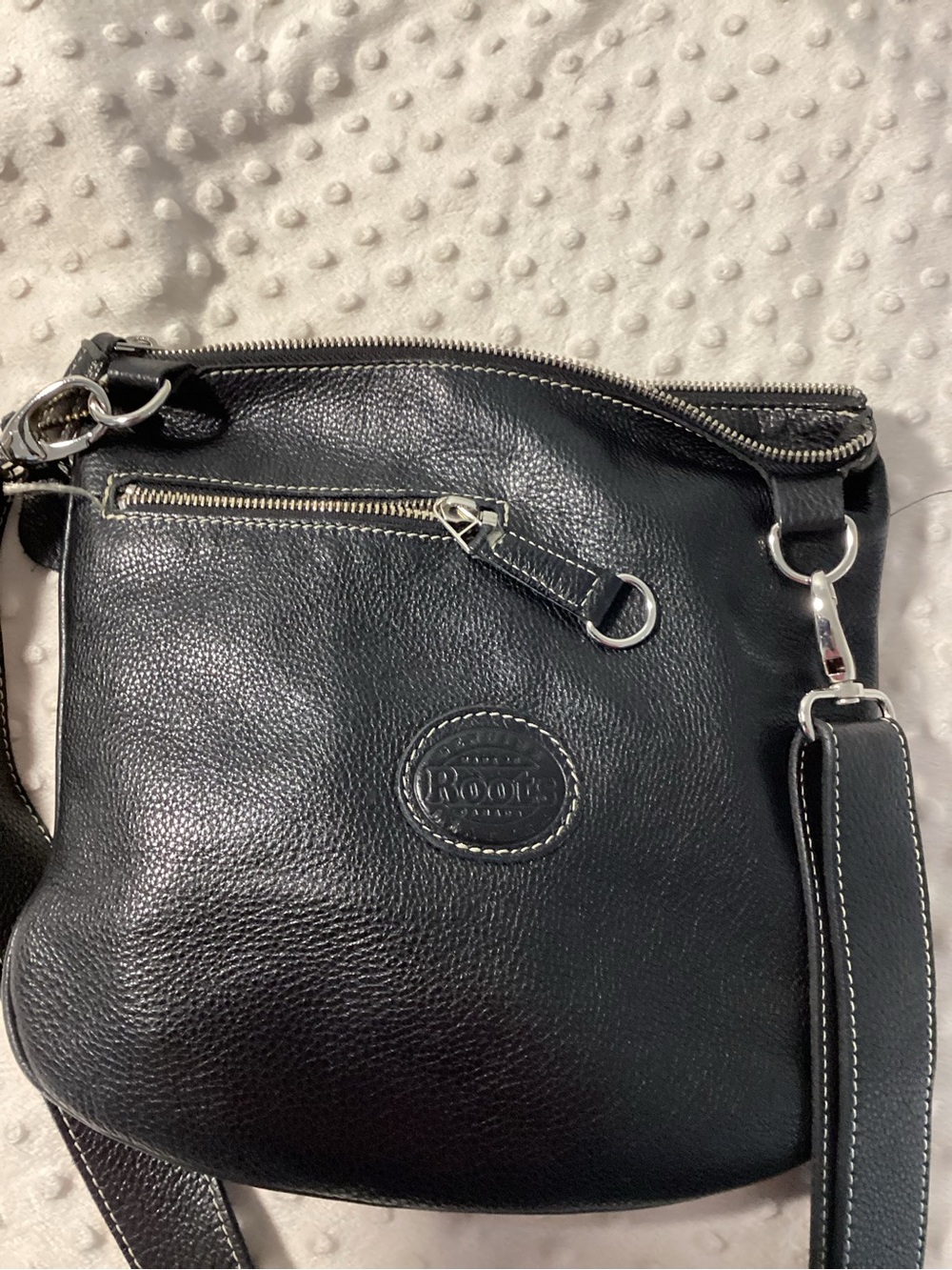 Roots Made in Canada Black Genuine Leather Side Saddle Crossbody Bag - Picture 4 of 8